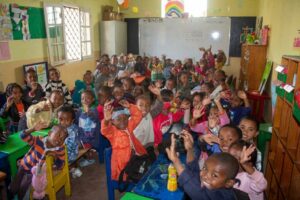 Création de classes d’éducation préscolaire pour enfants en situation de pauvreté et activités génératrices de revenus pour leur famille